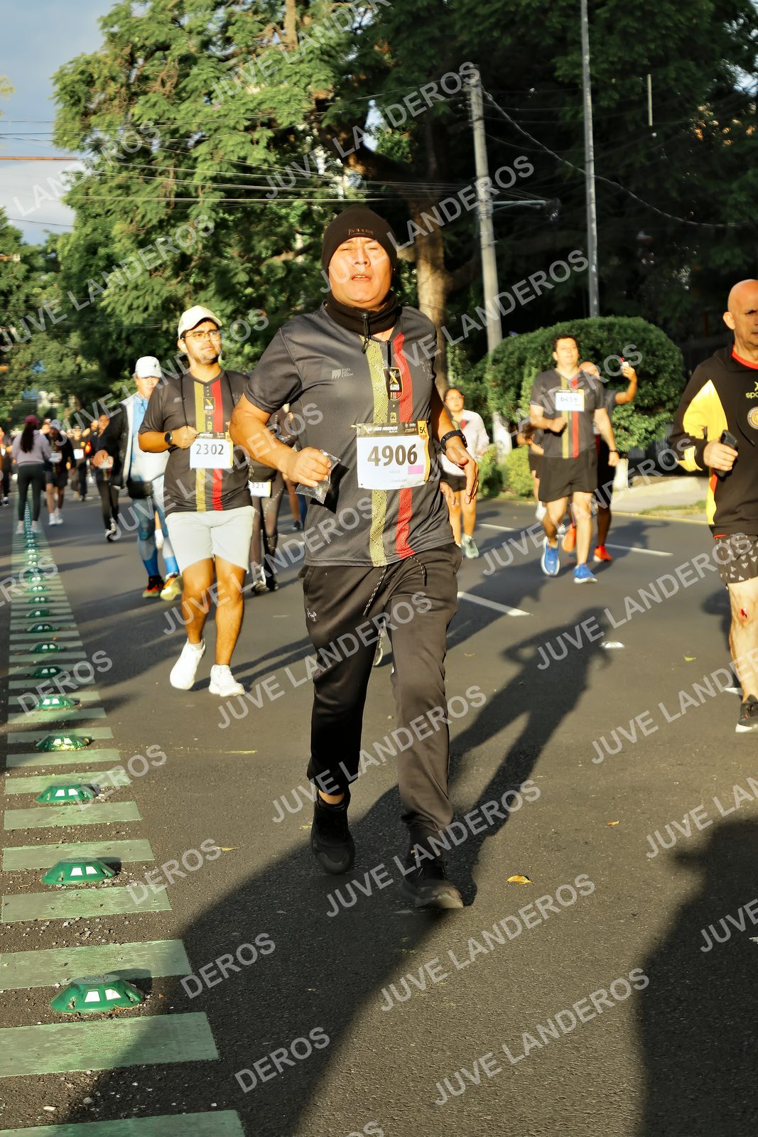 Foto de la X Carrera Leones Negros Red Cola 2026 en Rectoría General de la UdeG, Av. Juárez 976 (meta en Av. Enrique Díaz de León y Pedro Moreno), Guadalajara a las 07:28 · dorsal 4906