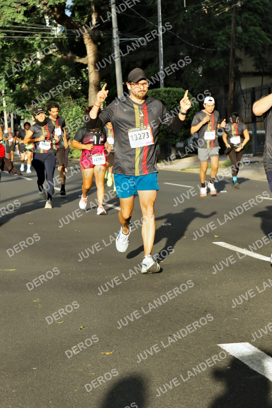 Foto de la X Carrera Leones Negros Red Cola 2026 en Rectoría General de la UdeG, Av. Juárez 976 (meta en Av. Enrique Díaz de León y Pedro Moreno), Guadalajara a las 07:41 · dorsal 13273, 8574, 12593, 8868