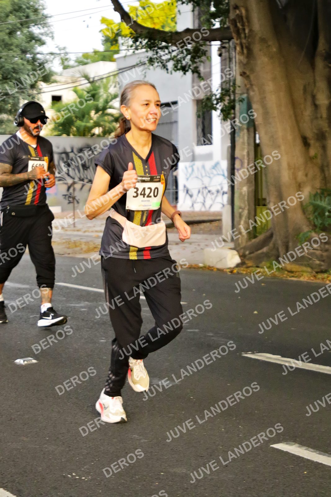 Foto de la X Carrera Leones Negros Red Cola 2026 en Rectoría General de la UdeG, Av. Juárez 976 (meta en Av. Enrique Díaz de León y Pedro Moreno), Guadalajara a las 05:00 · dorsal 3420, 6600