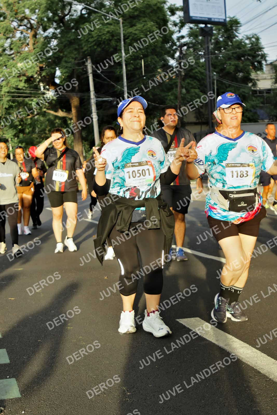 Foto de la X Carrera Leones Negros Red Cola 2026 en Rectoría General de la UdeG, Av. Juárez 976 (meta en Av. Enrique Díaz de León y Pedro Moreno), Guadalajara a las 07:24 · dorsal 1183, 10501, 6599, 399