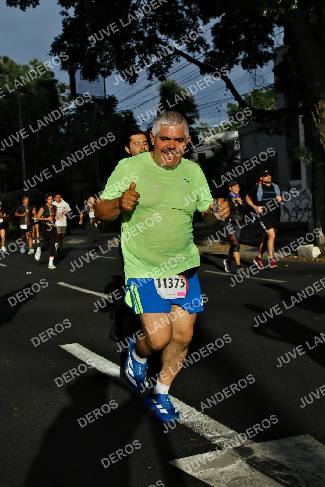 Foto de la X Carrera Leones Negros Red Cola 2026 en Rectoría General de la UdeG, Av. Juárez 976 (meta en Av. Enrique Díaz de León y Pedro Moreno), Guadalajara a las 07:51 · dorsal 11375