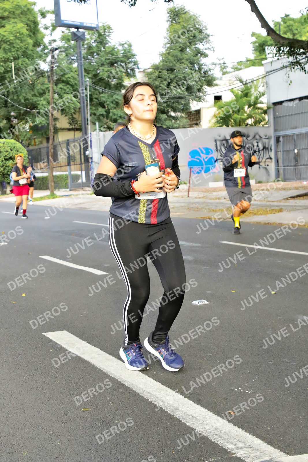 Foto de la X Carrera Leones Negros Red Cola 2026 en Rectoría General de la UdeG, Av. Juárez 976 (meta en Av. Enrique Díaz de León y Pedro Moreno), Guadalajara a las 08:08 · dorsal 11