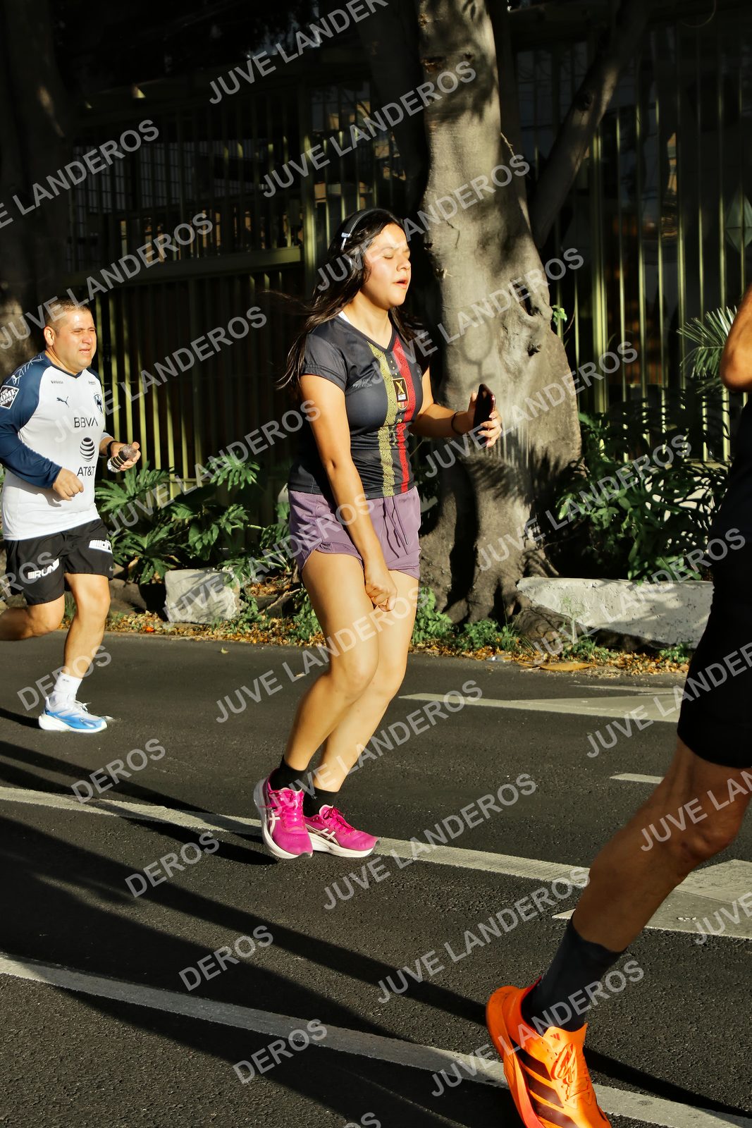 Foto de la X Carrera Leones Negros Red Cola 2026 en Rectoría General de la UdeG, Av. Juárez 976 (meta en Av. Enrique Díaz de León y Pedro Moreno), Guadalajara a las 07:49