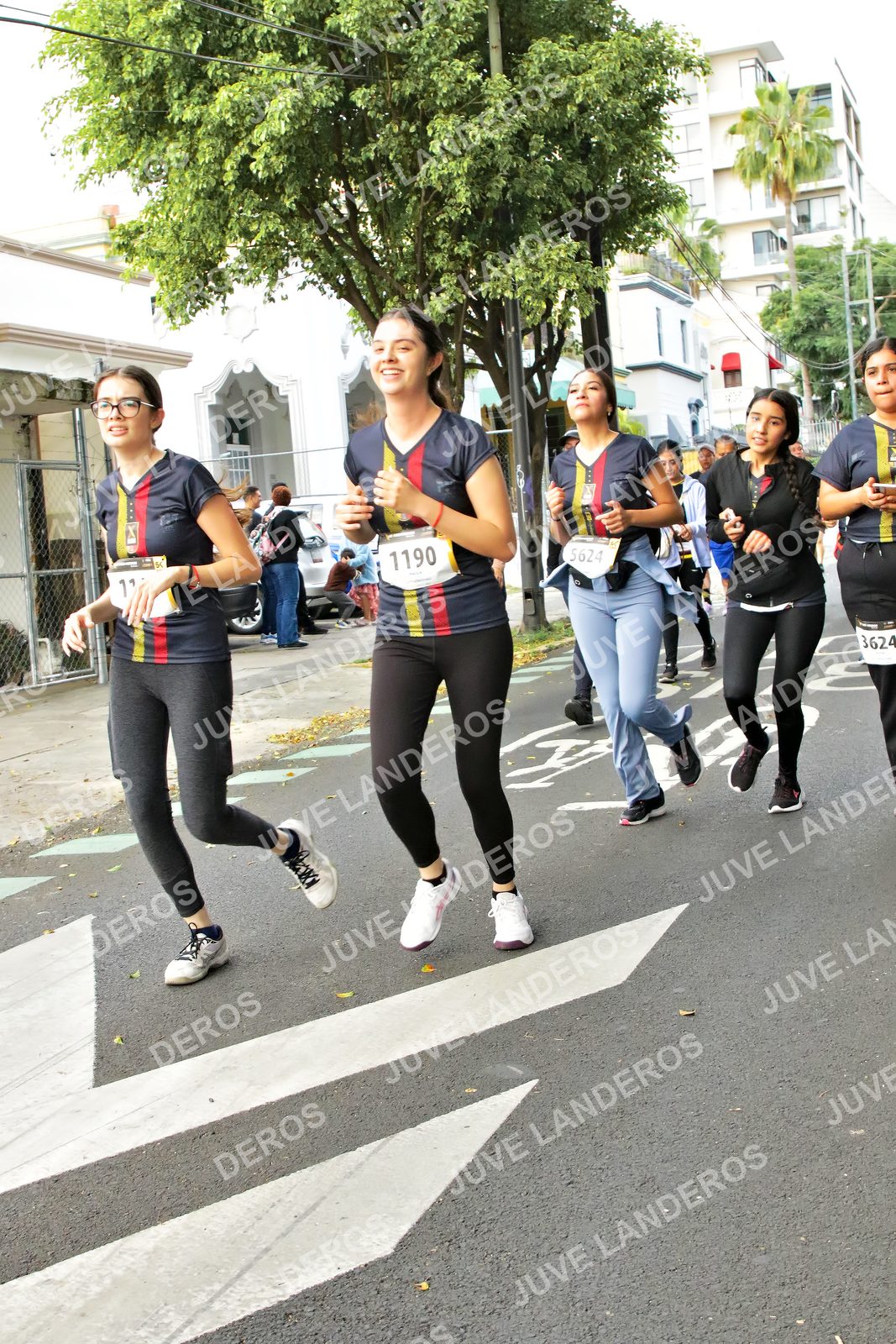Foto de la X Carrera Leones Negros Red Cola 2026 en Rectoría General de la UdeG, Av. Juárez 976 (meta en Av. Enrique Díaz de León y Pedro Moreno), Guadalajara a las 07:18 · dorsal 1190, 5624, 3624