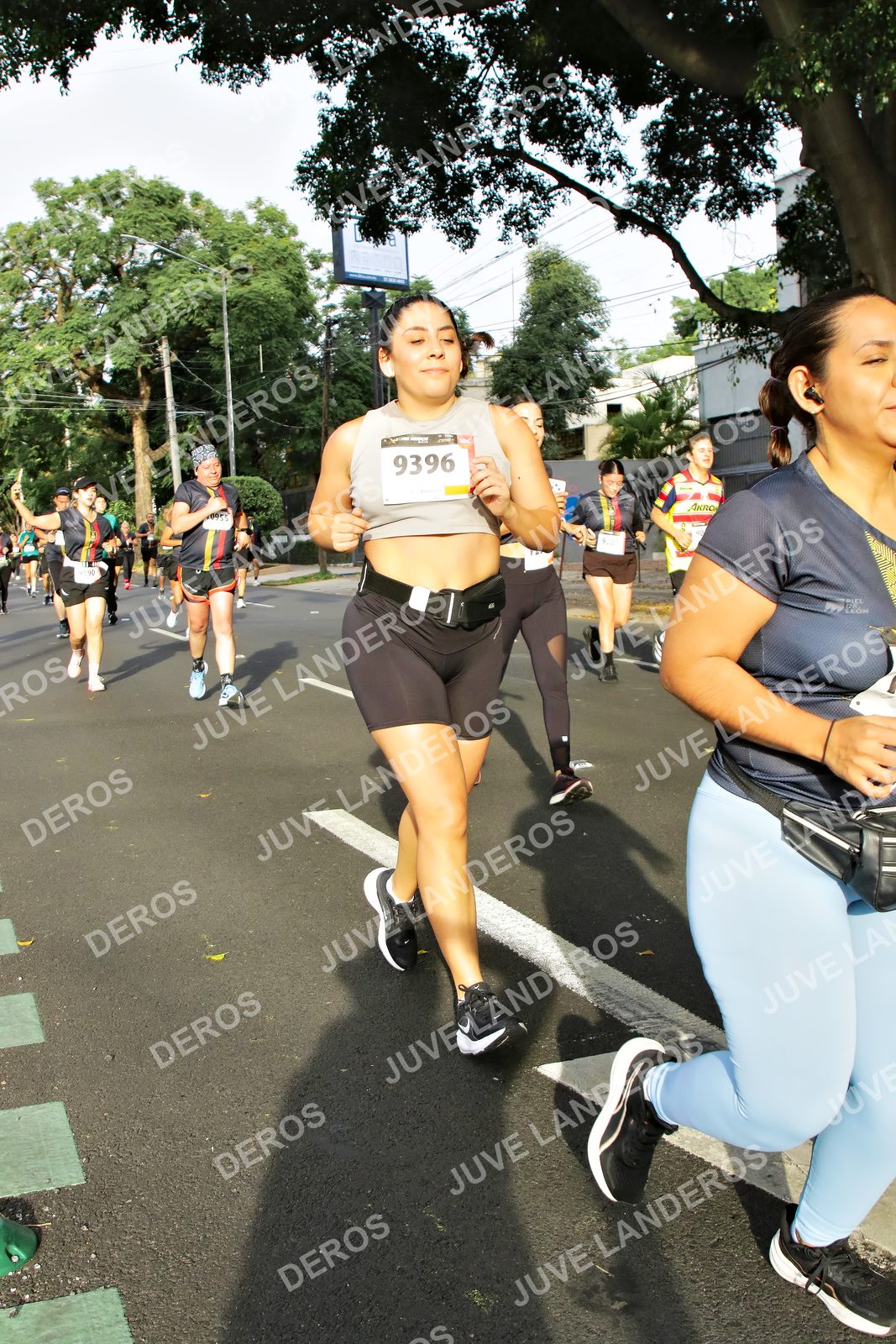 Foto de la X Carrera Leones Negros Red Cola 2026 en Rectoría General de la UdeG, Av. Juárez 976 (meta en Av. Enrique Díaz de León y Pedro Moreno), Guadalajara a las 08:02 · dorsal 9396
