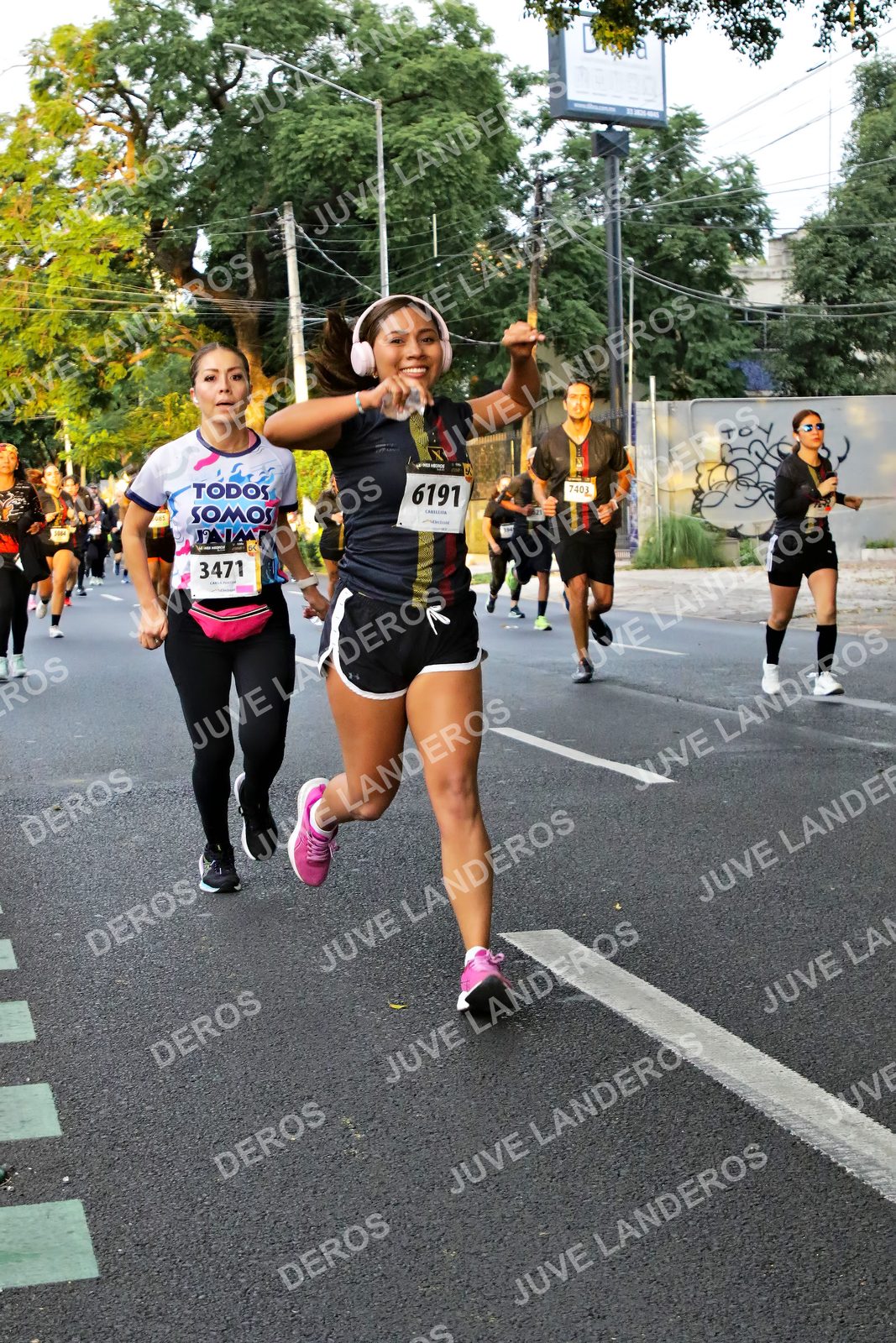 Foto de la X Carrera Leones Negros Red Cola 2026 en Rectoría General de la UdeG, Av. Juárez 976 (meta en Av. Enrique Díaz de León y Pedro Moreno), Guadalajara a las 05:07 · dorsal 6191, 3471, 7403