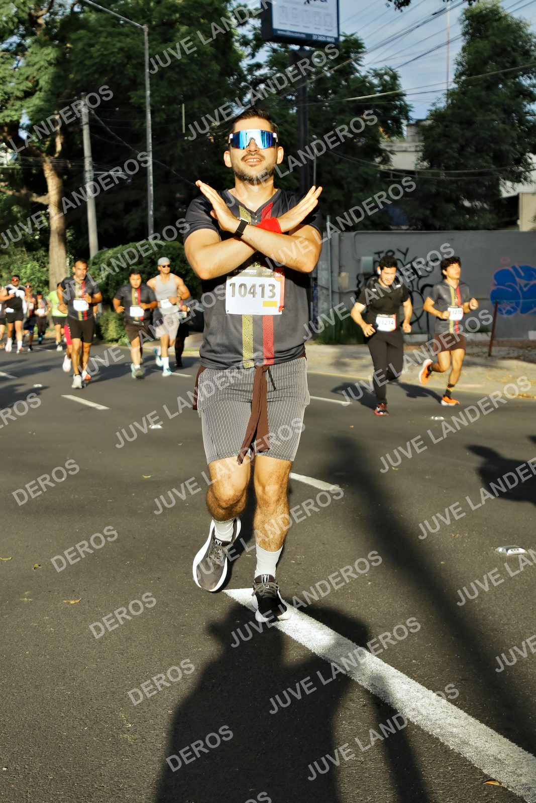 Foto de la X Carrera Leones Negros Red Cola 2026 en Rectoría General de la UdeG, Av. Juárez 976 (meta en Av. Enrique Díaz de León y Pedro Moreno), Guadalajara a las 07:41 · dorsal 10413