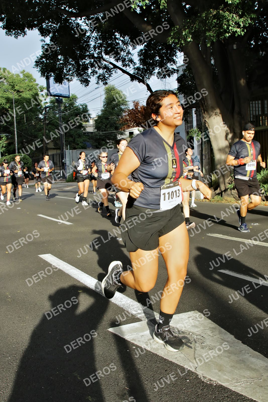 Foto de la X Carrera Leones Negros Red Cola 2026 en Rectoría General de la UdeG, Av. Juárez 976 (meta en Av. Enrique Díaz de León y Pedro Moreno), Guadalajara a las 07:59 · dorsal 8098, 11013