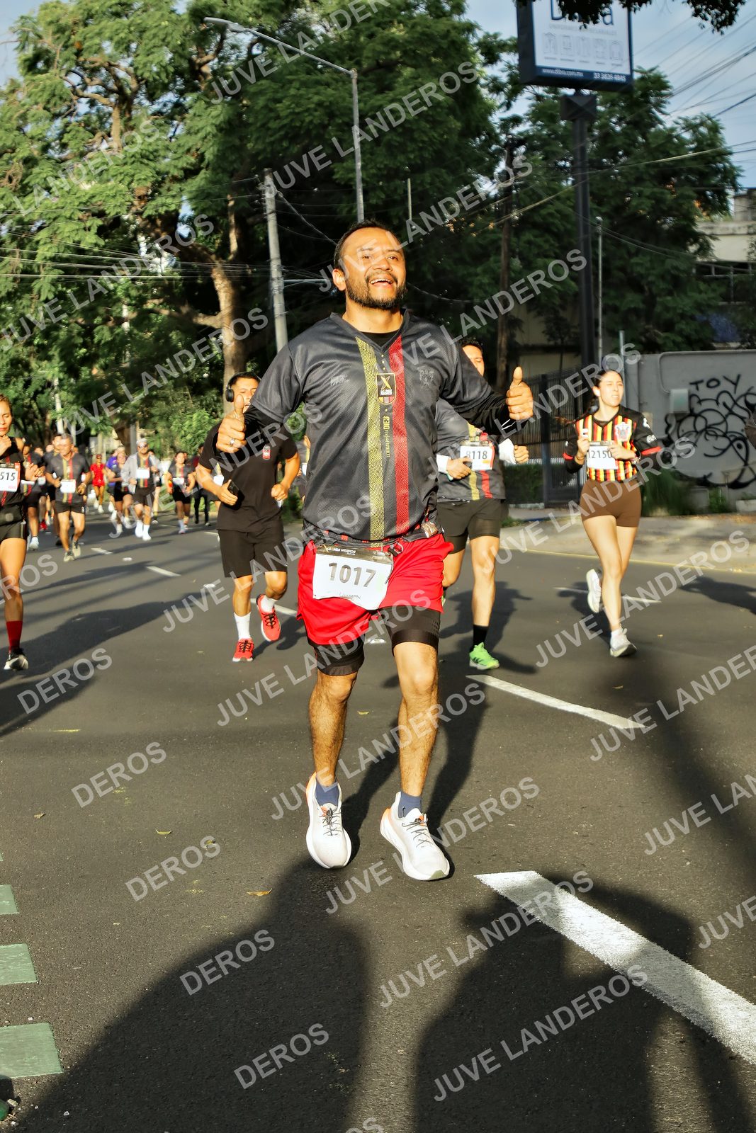 Foto de la X Carrera Leones Negros Red Cola 2026 en Rectoría General de la UdeG, Av. Juárez 976 (meta en Av. Enrique Díaz de León y Pedro Moreno), Guadalajara a las 07:40 · dorsal 1017, 8118, 515, 12150