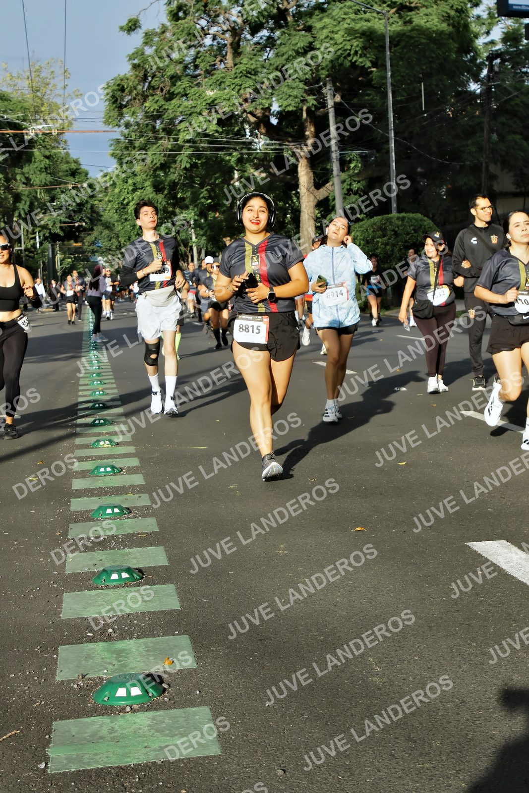 Foto de la X Carrera Leones Negros Red Cola 2026 en Rectoría General de la UdeG, Av. Juárez 976 (meta en Av. Enrique Díaz de León y Pedro Moreno), Guadalajara a las 08:00 · dorsal 8815, 8914, 649