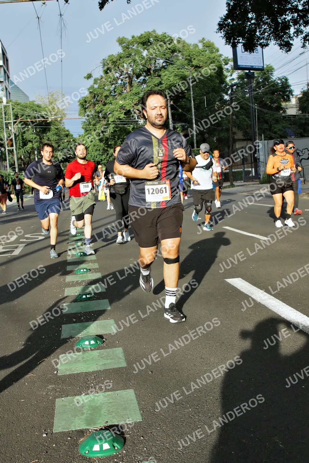 Foto de la X Carrera Leones Negros Red Cola 2026 en Rectoría General de la UdeG, Av. Juárez 976 (meta en Av. Enrique Díaz de León y Pedro Moreno), Guadalajara a las 07:58 · dorsal 12061, 788, 230