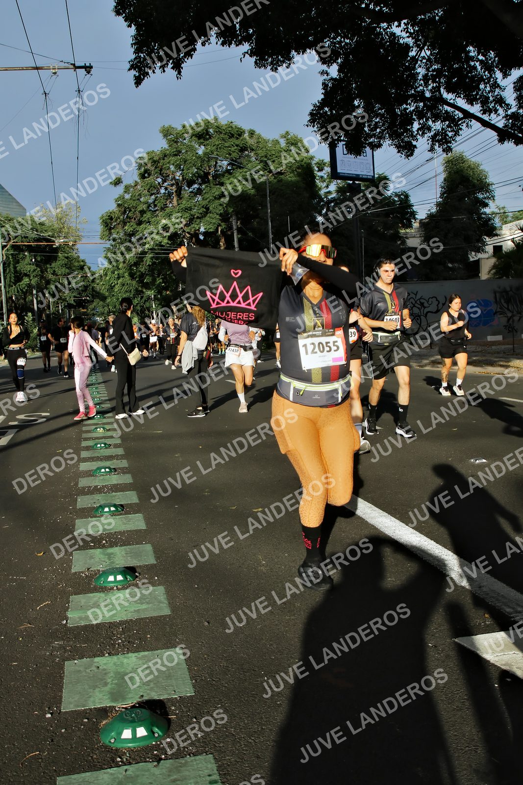 Foto de la X Carrera Leones Negros Red Cola 2026 en Rectoría General de la UdeG, Av. Juárez 976 (meta en Av. Enrique Díaz de León y Pedro Moreno), Guadalajara a las 07:55 · dorsal 12055, 39, 10603