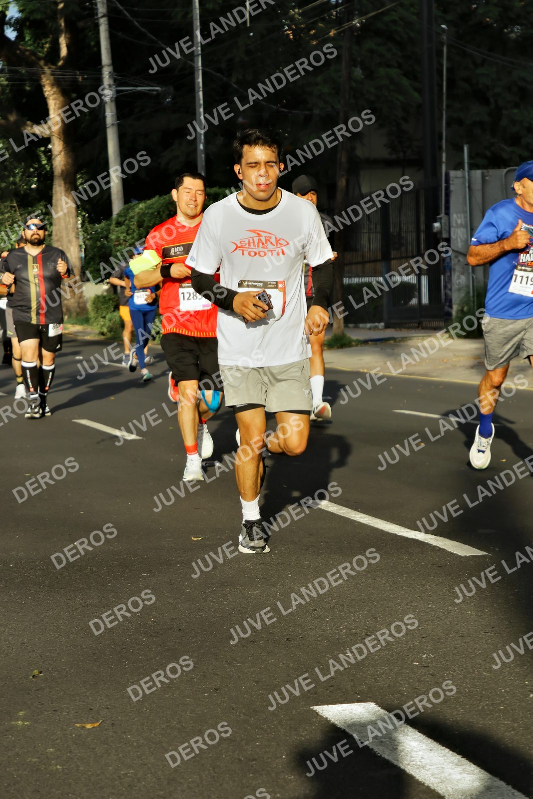 Foto de la X Carrera Leones Negros Red Cola 2026 en Rectoría General de la UdeG, Av. Juárez 976 (meta en Av. Enrique Díaz de León y Pedro Moreno), Guadalajara a las 07:40