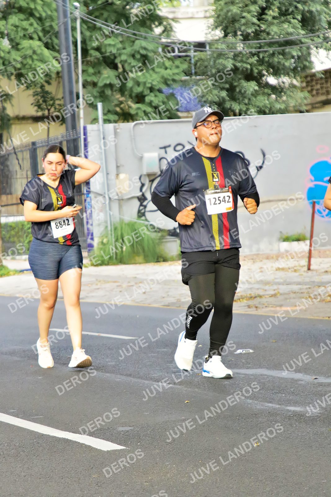 Foto de la X Carrera Leones Negros Red Cola 2026 en Rectoría General de la UdeG, Av. Juárez 976 (meta en Av. Enrique Díaz de León y Pedro Moreno), Guadalajara a las 08:08 · dorsal 8842, 12542