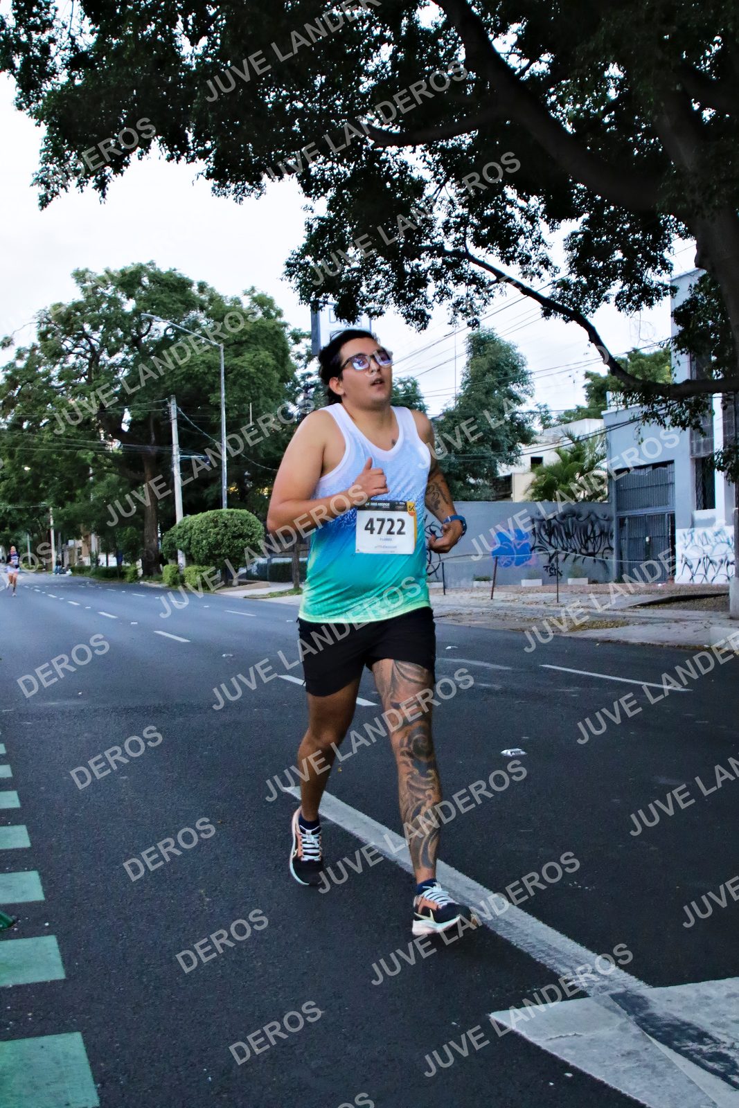 Foto de la X Carrera Leones Negros Red Cola 2026 en Rectoría General de la UdeG, Av. Juárez 976 (meta en Av. Enrique Díaz de León y Pedro Moreno), Guadalajara a las 04:55 · dorsal 4722