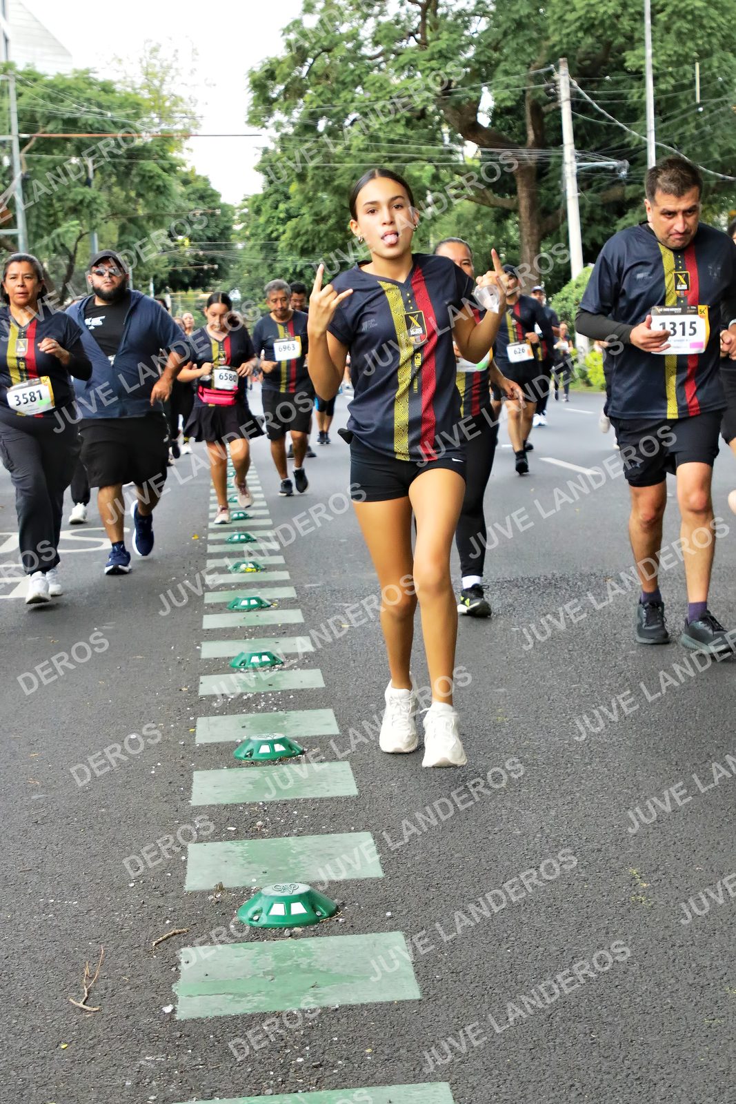 Foto de la X Carrera Leones Negros Red Cola 2026 en Rectoría General de la UdeG, Av. Juárez 976 (meta en Av. Enrique Díaz de León y Pedro Moreno), Guadalajara a las 07:16 · dorsal 1315, 3581, 6580, 6963