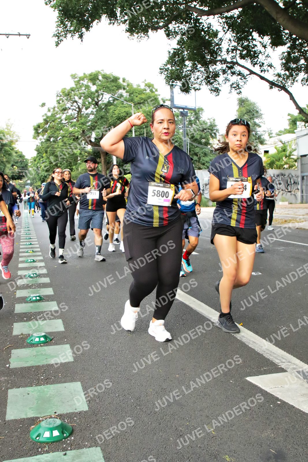 Foto de la X Carrera Leones Negros Red Cola 2026 en Rectoría General de la UdeG, Av. Juárez 976 (meta en Av. Enrique Díaz de León y Pedro Moreno), Guadalajara a las 07:17 · dorsal 5800, 751