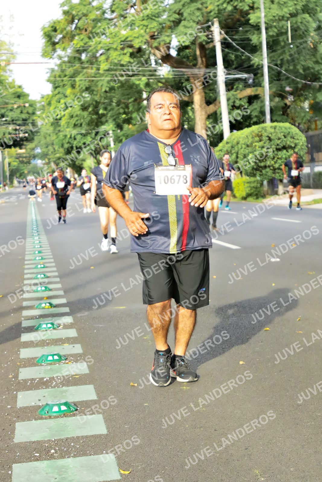 Foto de la X Carrera Leones Negros Red Cola 2026 en Rectoría General de la UdeG, Av. Juárez 976 (meta en Av. Enrique Díaz de León y Pedro Moreno), Guadalajara a las 08:11 · dorsal 10678