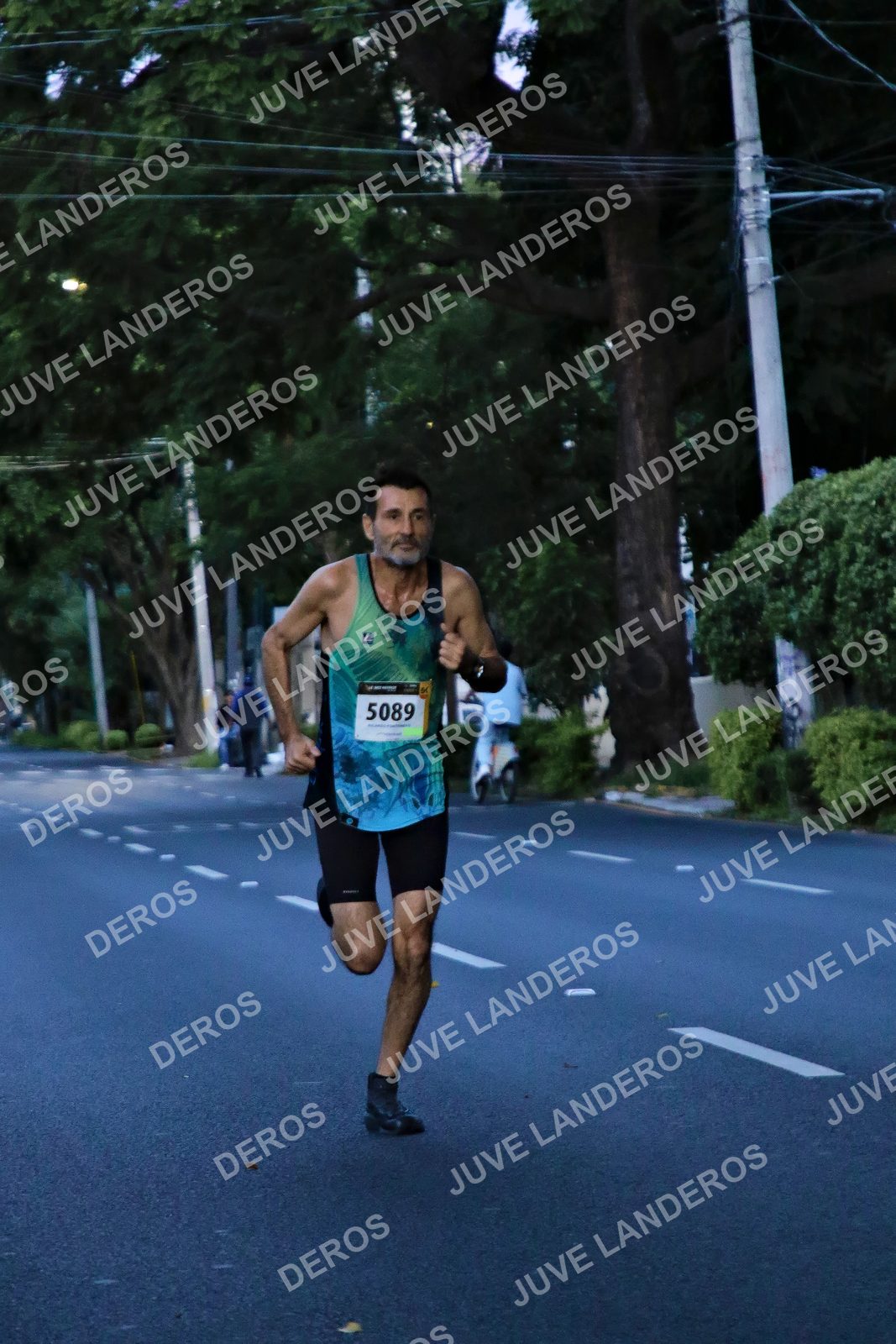 Foto de la X Carrera Leones Negros Red Cola 2026 en Rectoría General de la UdeG, Av. Juárez 976 (meta en Av. Enrique Díaz de León y Pedro Moreno), Guadalajara a las 04:49 · dorsal 5089