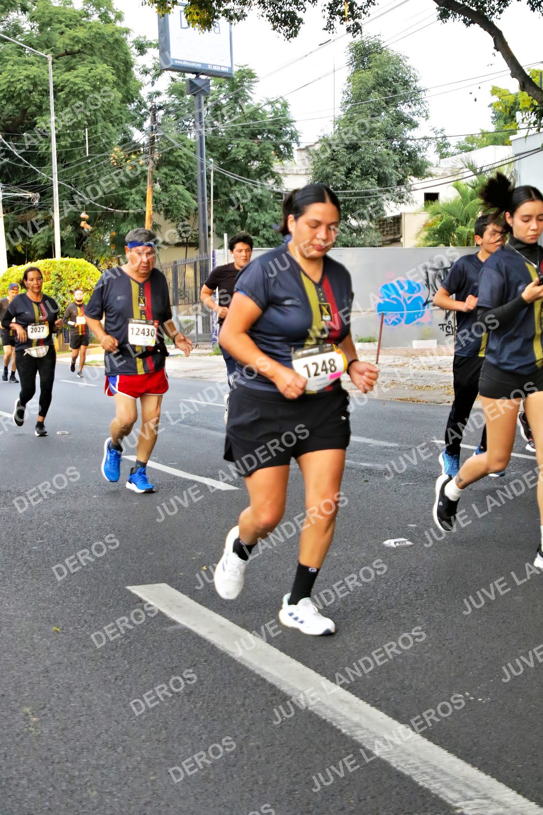 Foto de la X Carrera Leones Negros Red Cola 2026 en Rectoría General de la UdeG, Av. Juárez 976 (meta en Av. Enrique Díaz de León y Pedro Moreno), Guadalajara a las 05:05 · dorsal 1248, 12430, 2027