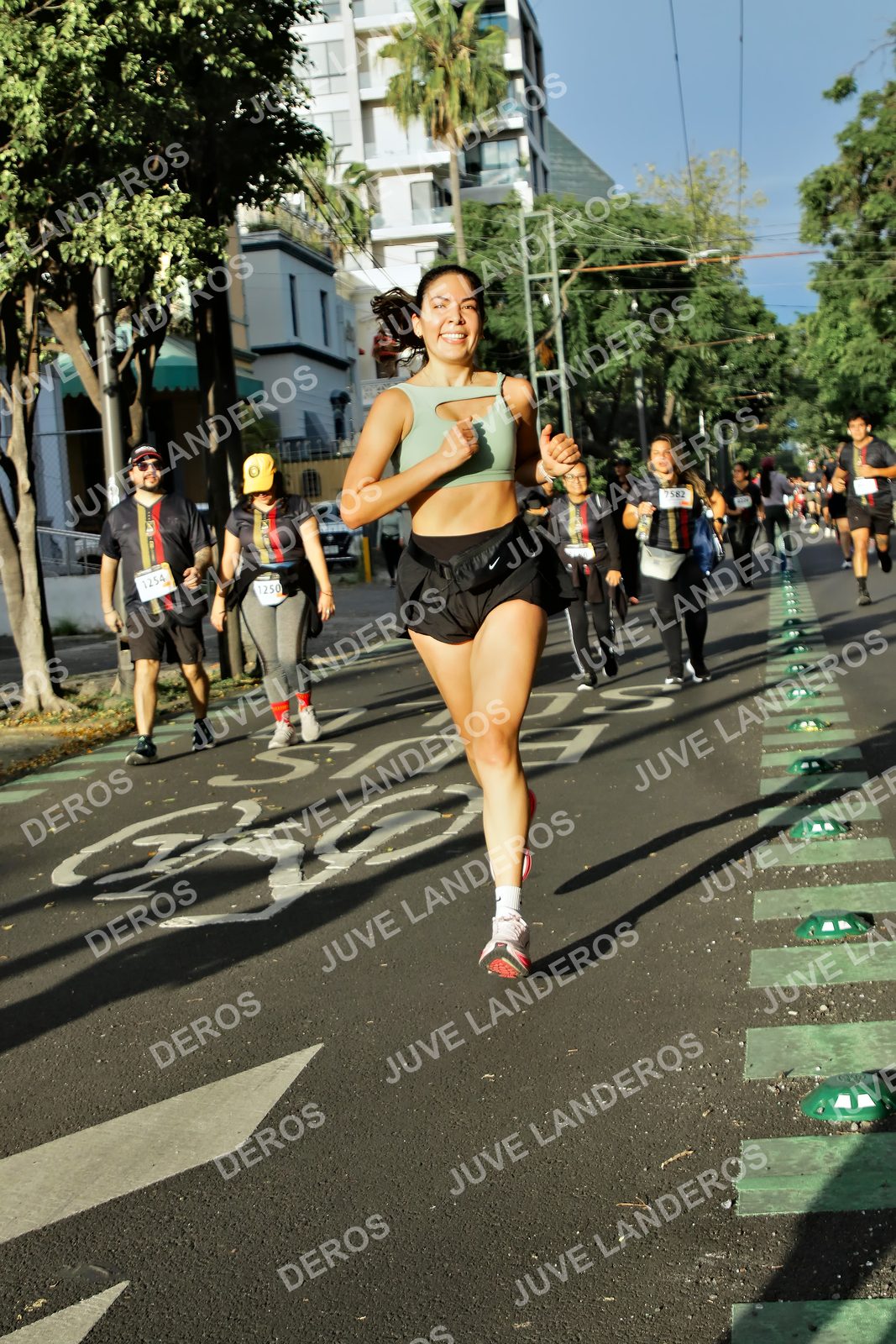 Foto de la X Carrera Leones Negros Red Cola 2026 en Rectoría General de la UdeG, Av. Juárez 976 (meta en Av. Enrique Díaz de León y Pedro Moreno), Guadalajara a las 07:46 · dorsal 1254, 7582