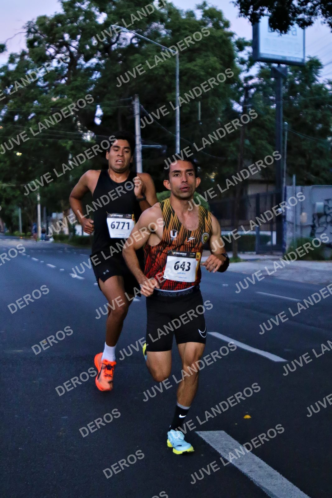Foto de la X Carrera Leones Negros Red Cola 2026 en Rectoría General de la UdeG, Av. Juárez 976 (meta en Av. Enrique Díaz de León y Pedro Moreno), Guadalajara a las 04:48 · dorsal 643, 6771