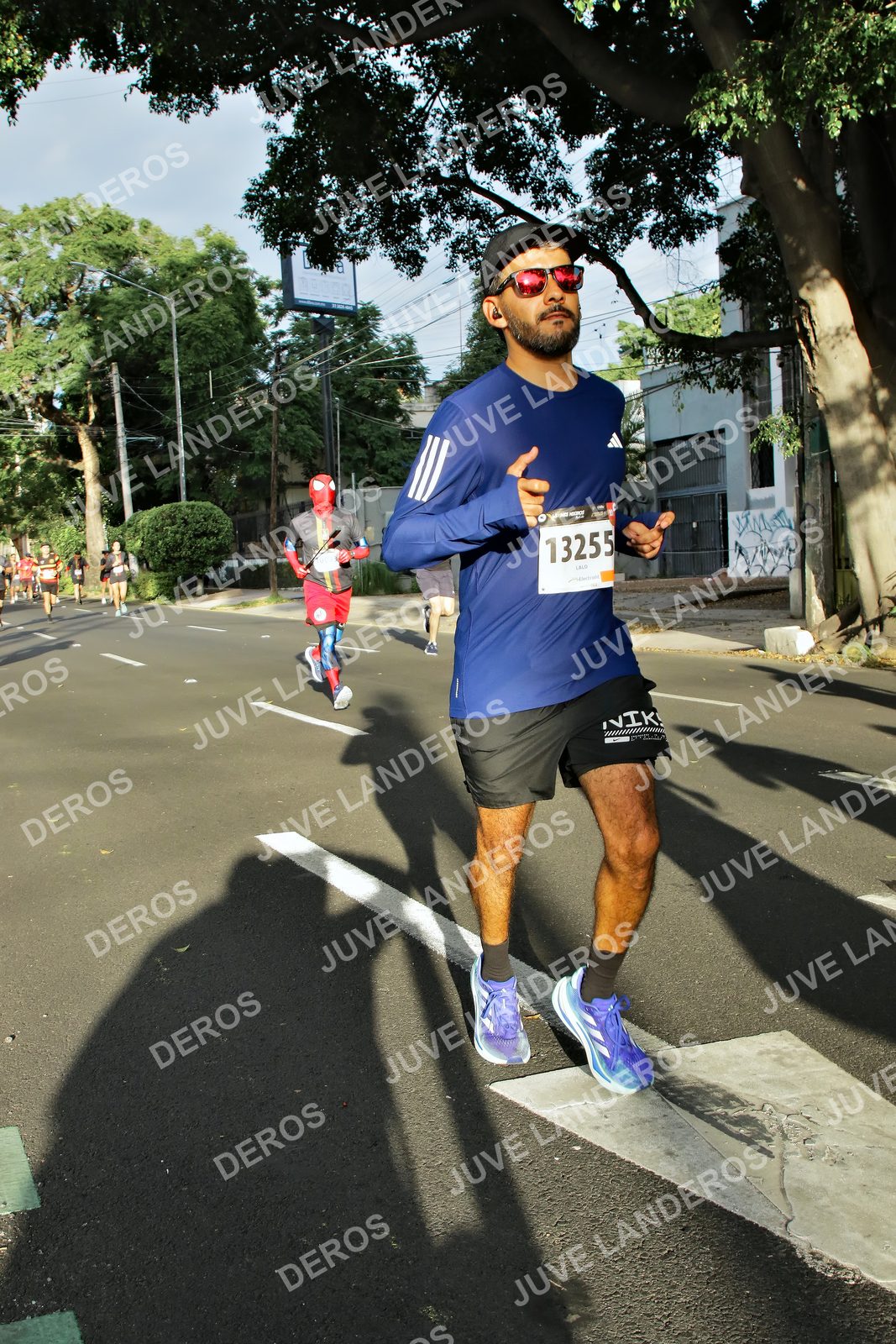 Foto de la X Carrera Leones Negros Red Cola 2026 en Rectoría General de la UdeG, Av. Juárez 976 (meta en Av. Enrique Díaz de León y Pedro Moreno), Guadalajara a las 07:43 · dorsal 13255