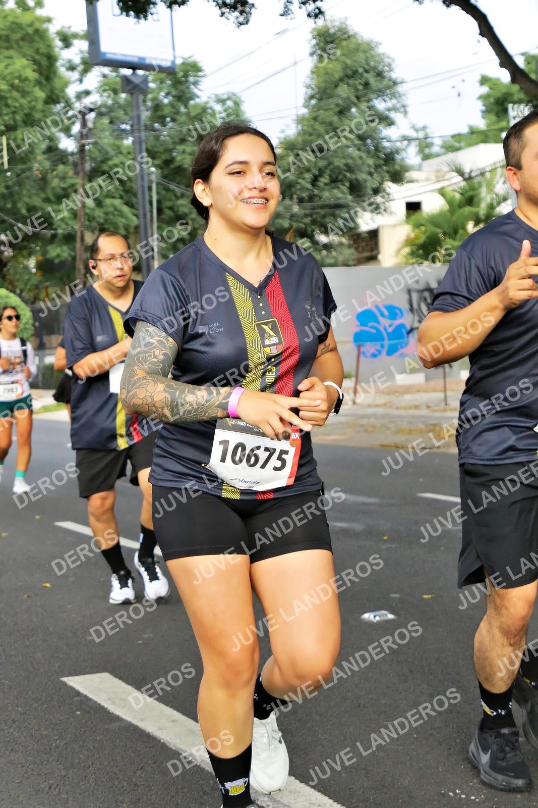 Foto de la X Carrera Leones Negros Red Cola 2026 en Rectoría General de la UdeG, Av. Juárez 976 (meta en Av. Enrique Díaz de León y Pedro Moreno), Guadalajara a las 08:16 · dorsal 10675