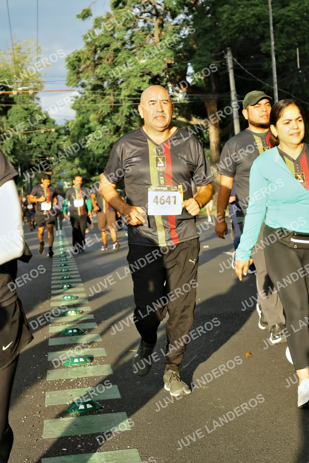 Foto de la X Carrera Leones Negros Red Cola 2026 en Rectoría General de la UdeG, Av. Juárez 976 (meta en Av. Enrique Díaz de León y Pedro Moreno), Guadalajara a las 07:28 · dorsal 4641