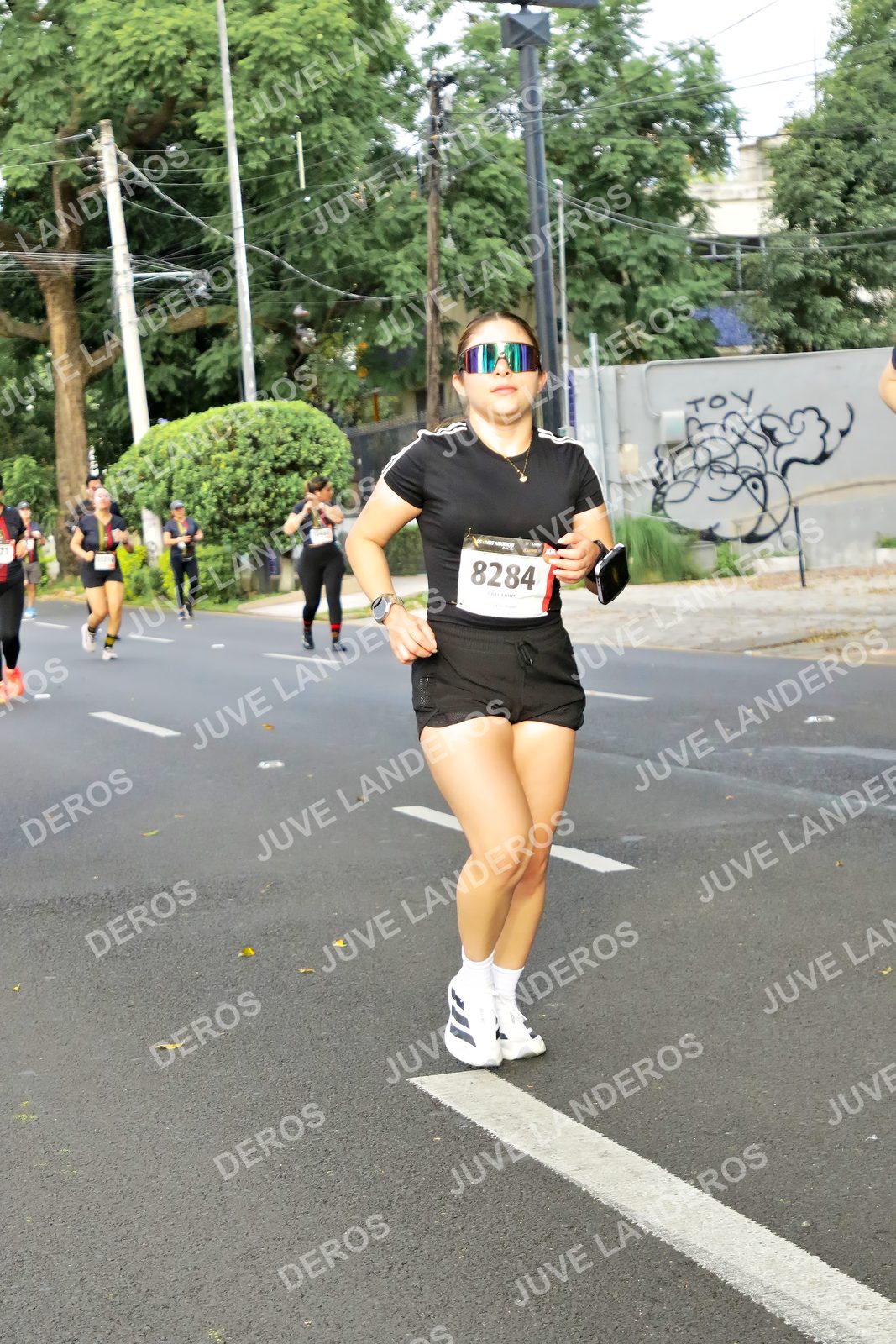 Foto de la X Carrera Leones Negros Red Cola 2026 en Rectoría General de la UdeG, Av. Juárez 976 (meta en Av. Enrique Díaz de León y Pedro Moreno), Guadalajara a las 08:08 · dorsal 8284