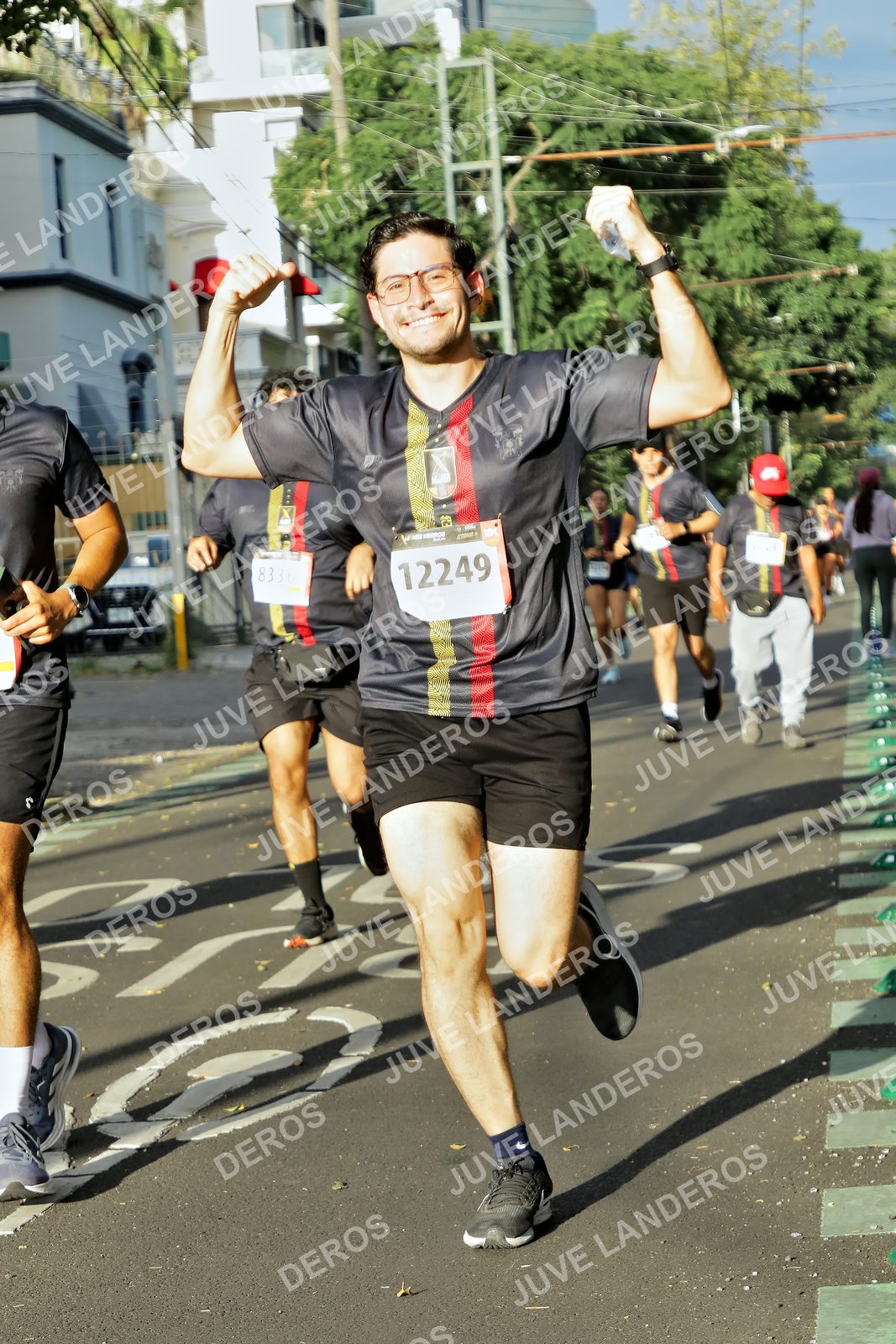 Foto de la X Carrera Leones Negros Red Cola 2026 en Rectoría General de la UdeG, Av. Juárez 976 (meta en Av. Enrique Díaz de León y Pedro Moreno), Guadalajara a las 07:53 · dorsal 12249