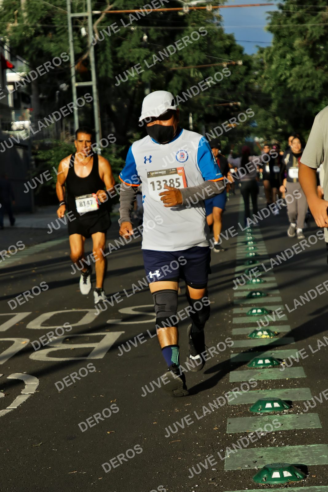Foto de la X Carrera Leones Negros Red Cola 2026 en Rectoría General de la UdeG, Av. Juárez 976 (meta en Av. Enrique Díaz de León y Pedro Moreno), Guadalajara a las 07:42 · dorsal 8147, 13385