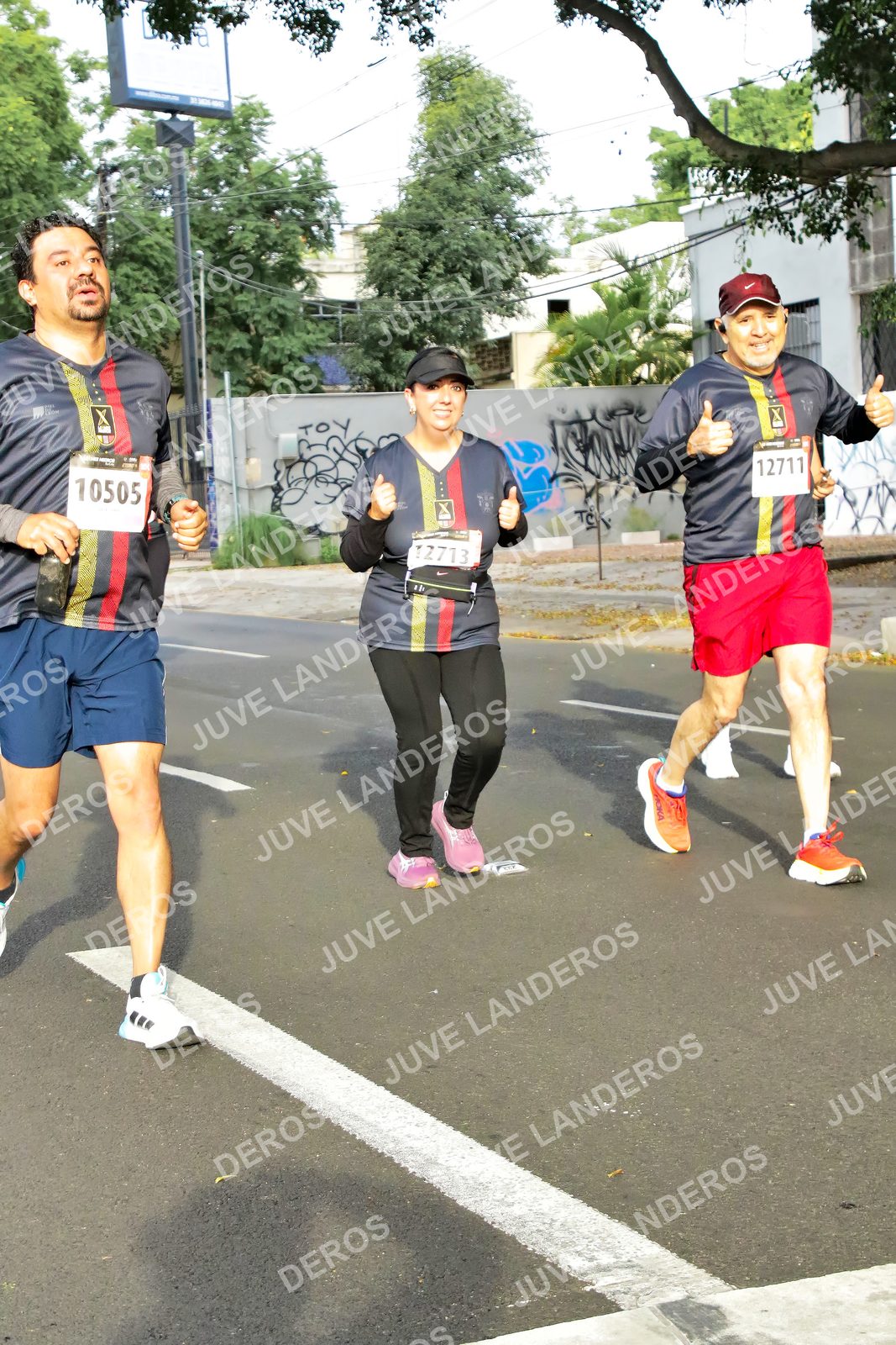 Foto de la X Carrera Leones Negros Red Cola 2026 en Rectoría General de la UdeG, Av. Juárez 976 (meta en Av. Enrique Díaz de León y Pedro Moreno), Guadalajara a las 08:05 · dorsal 10505, 12711, 12713