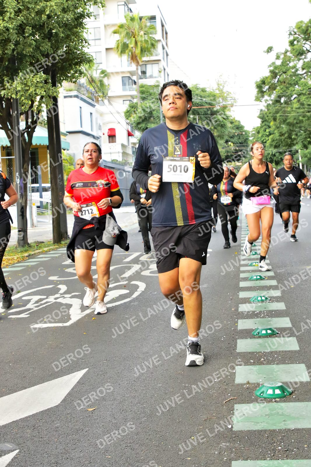 Foto de la X Carrera Leones Negros Red Cola 2026 en Rectoría General de la UdeG, Av. Juárez 976 (meta en Av. Enrique Díaz de León y Pedro Moreno), Guadalajara a las 07:17 · dorsal 5010, 2712
