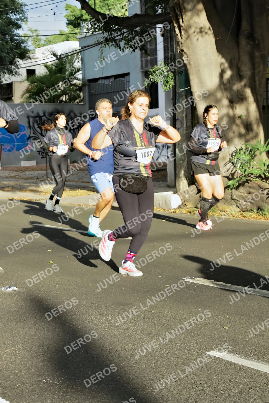 Foto de la X Carrera Leones Negros Red Cola 2026 en Rectoría General de la UdeG, Av. Juárez 976 (meta en Av. Enrique Díaz de León y Pedro Moreno), Guadalajara a las 07:54 · dorsal 1007, 11041, 71830