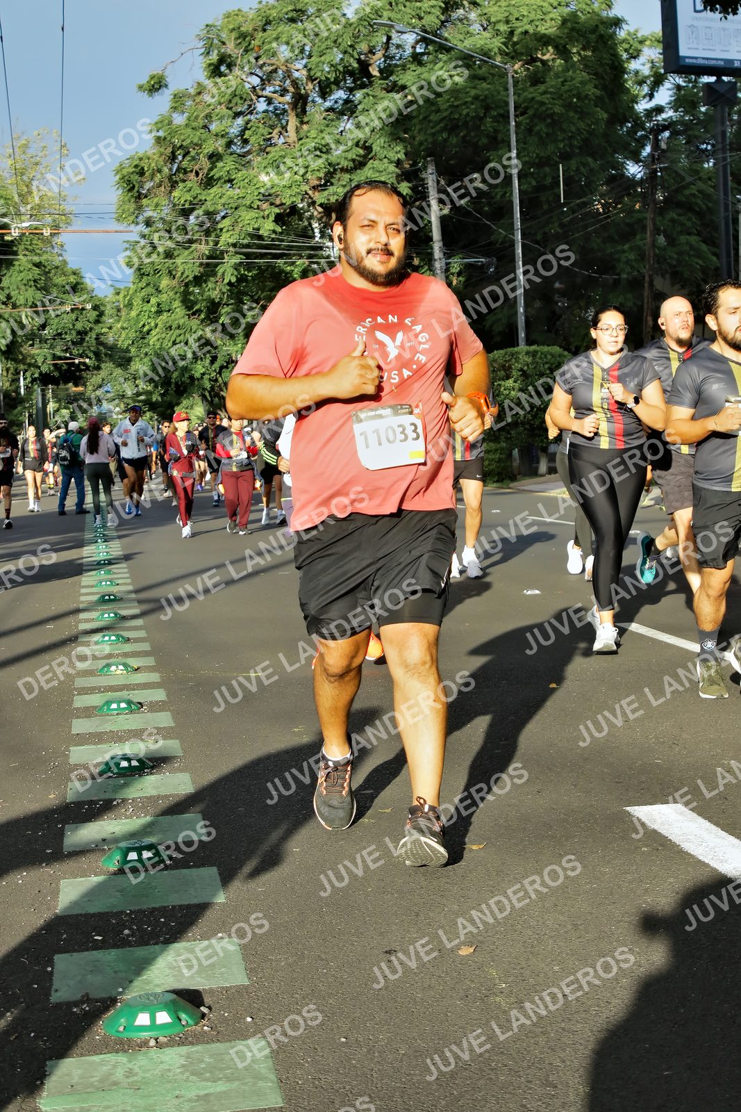 Foto de la X Carrera Leones Negros Red Cola 2026 en Rectoría General de la UdeG, Av. Juárez 976 (meta en Av. Enrique Díaz de León y Pedro Moreno), Guadalajara a las 07:48 · dorsal 11033