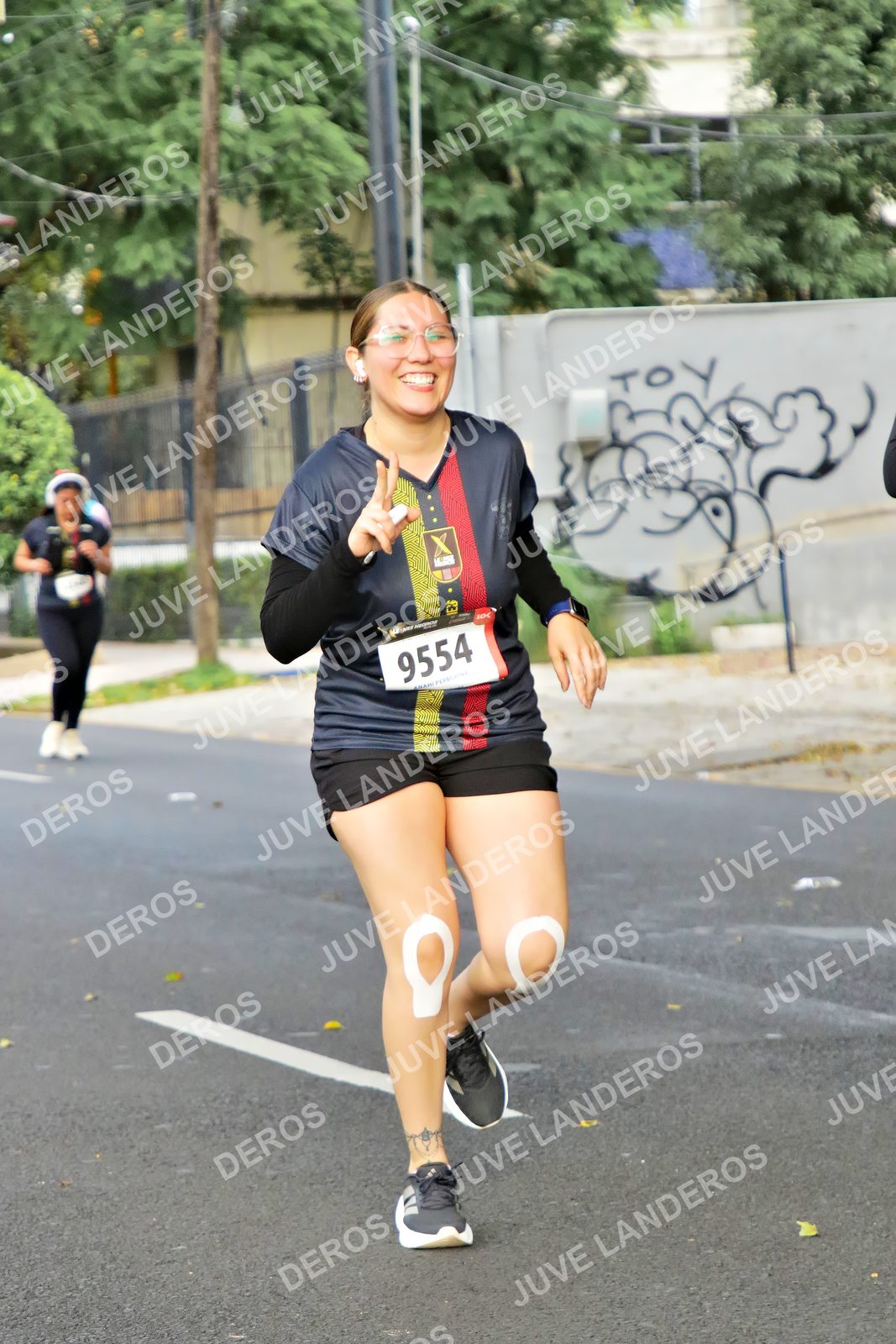 Foto de la X Carrera Leones Negros Red Cola 2026 en Rectoría General de la UdeG, Av. Juárez 976 (meta en Av. Enrique Díaz de León y Pedro Moreno), Guadalajara a las 08:19 · dorsal 9554