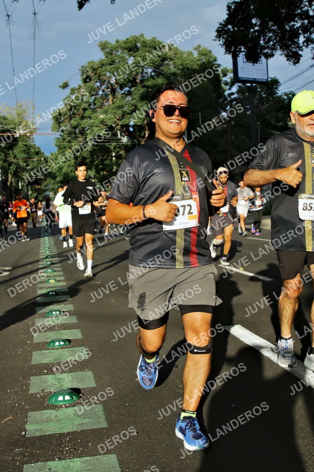 Foto de la X Carrera Leones Negros Red Cola 2026 en Rectoría General de la UdeG, Av. Juárez 976 (meta en Av. Enrique Díaz de León y Pedro Moreno), Guadalajara a las 07:47 · dorsal 72, 85, 4025