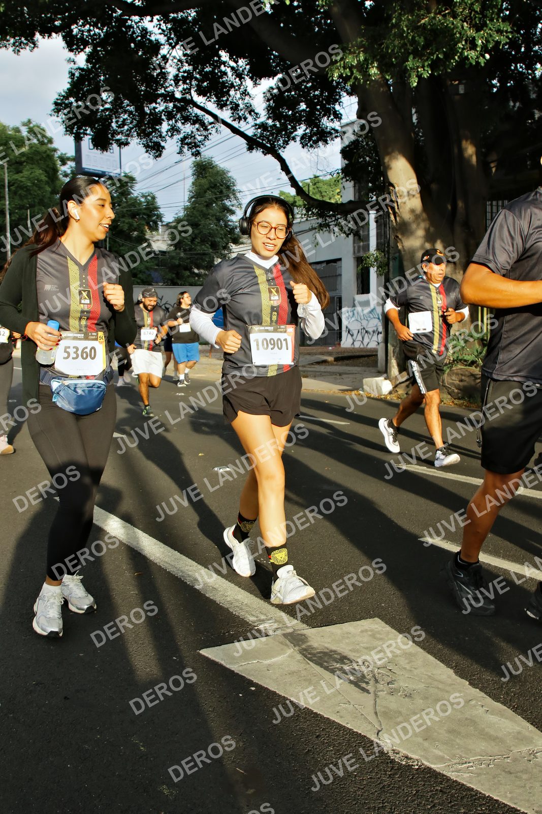 Foto de la X Carrera Leones Negros Red Cola 2026 en Rectoría General de la UdeG, Av. Juárez 976 (meta en Av. Enrique Díaz de León y Pedro Moreno), Guadalajara a las 07:35 · dorsal 5360, 10901