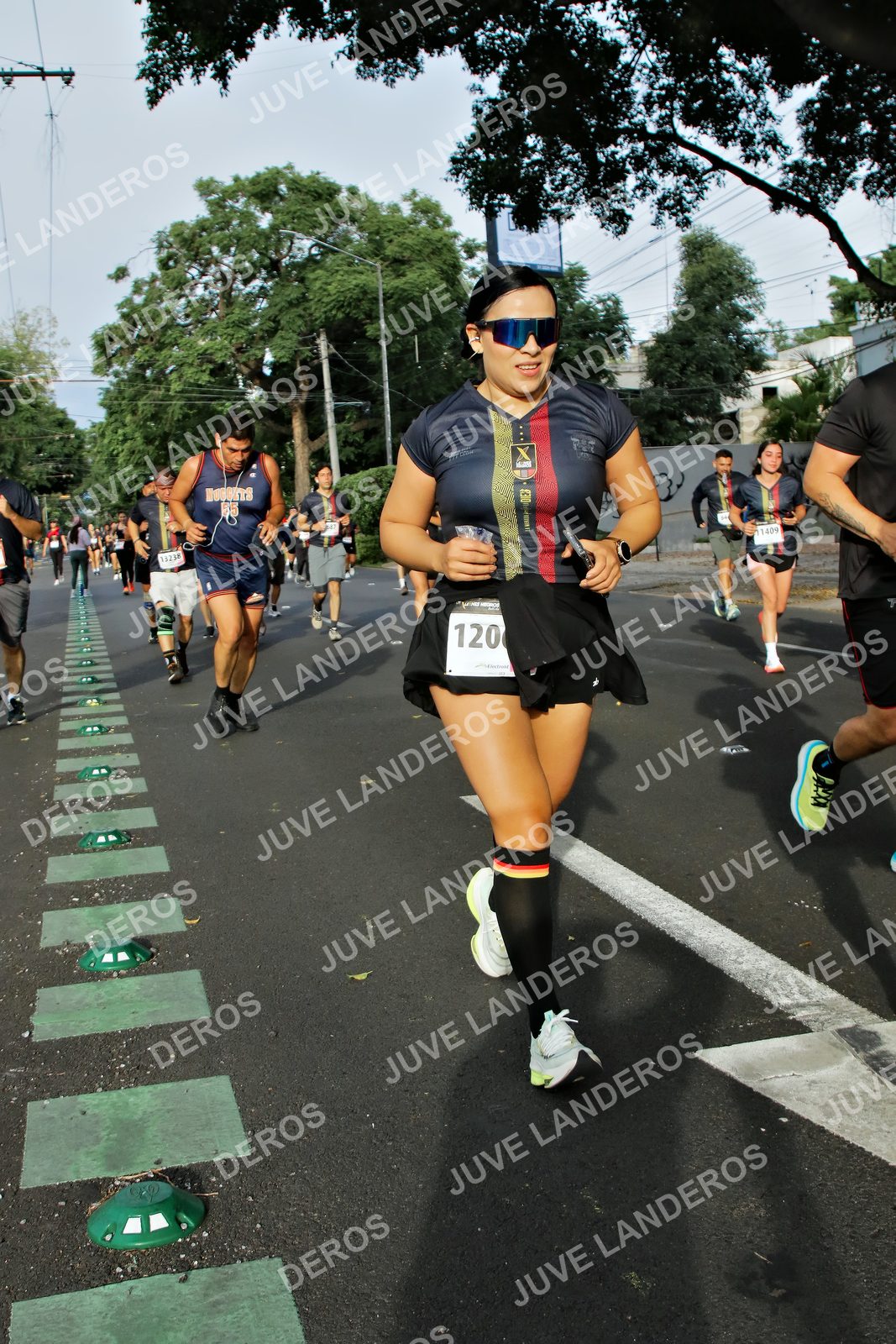 Foto de la X Carrera Leones Negros Red Cola 2026 en Rectoría General de la UdeG, Av. Juárez 976 (meta en Av. Enrique Díaz de León y Pedro Moreno), Guadalajara a las 08:03 · dorsal 120, 11409, 13238