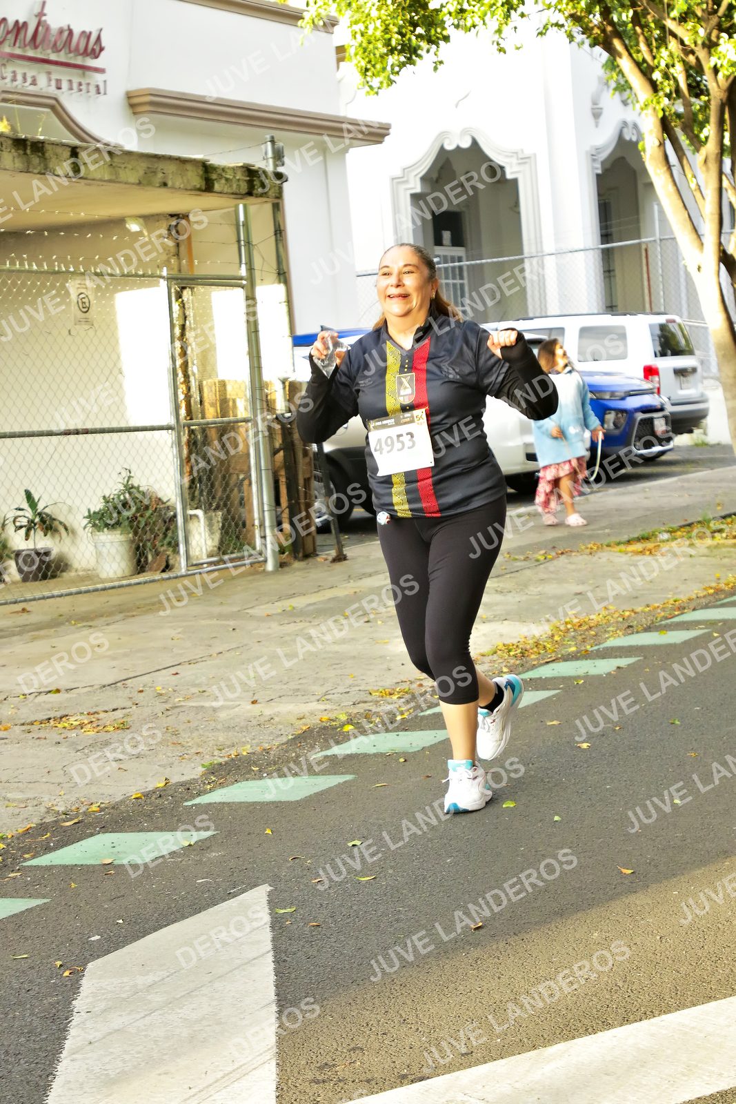 Foto de la X Carrera Leones Negros Red Cola 2026 en Rectoría General de la UdeG, Av. Juárez 976 (meta en Av. Enrique Díaz de León y Pedro Moreno), Guadalajara a las 07:31 · dorsal 4953