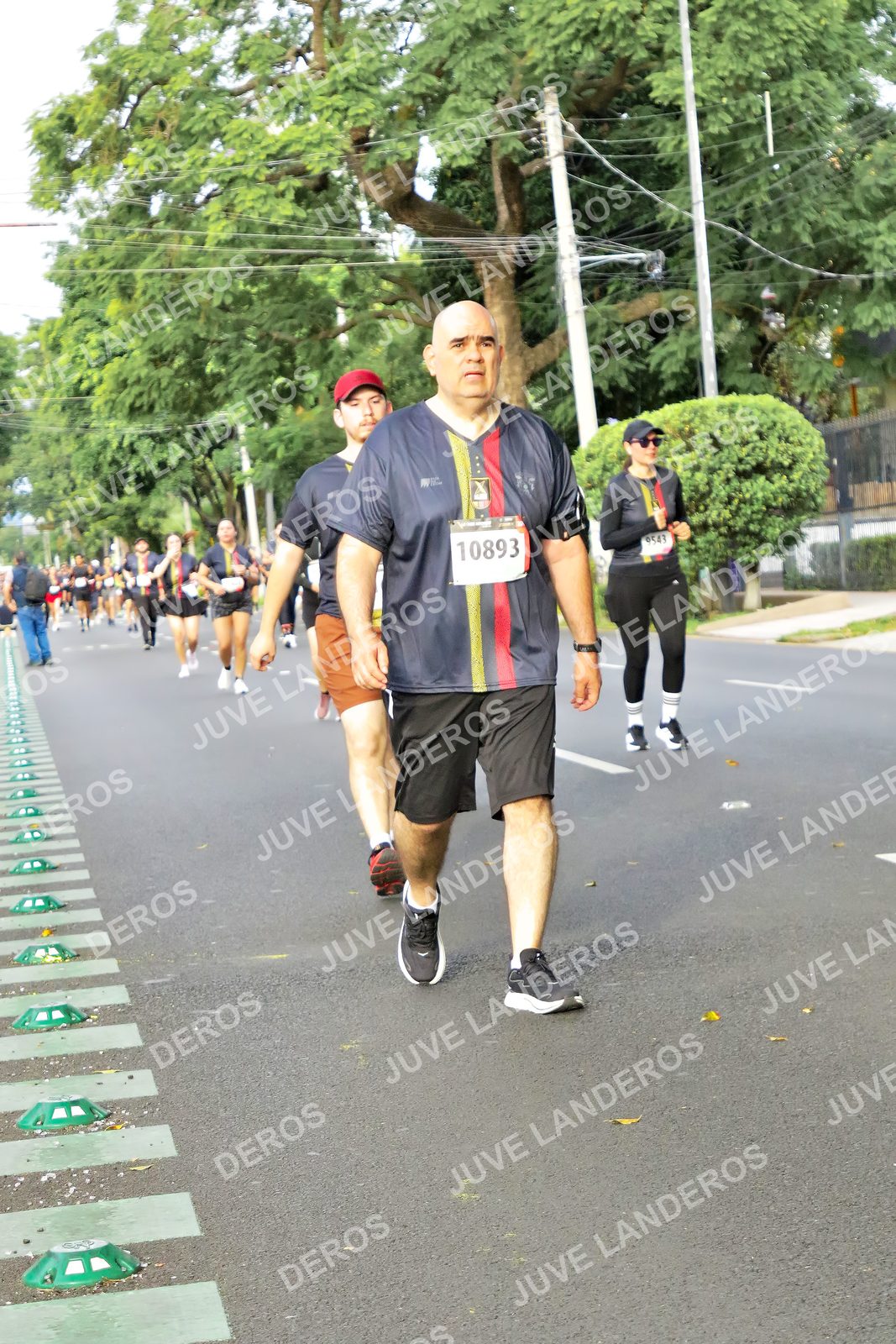 Foto de la X Carrera Leones Negros Red Cola 2026 en Rectoría General de la UdeG, Av. Juárez 976 (meta en Av. Enrique Díaz de León y Pedro Moreno), Guadalajara a las 08:09 · dorsal 10893, 9543