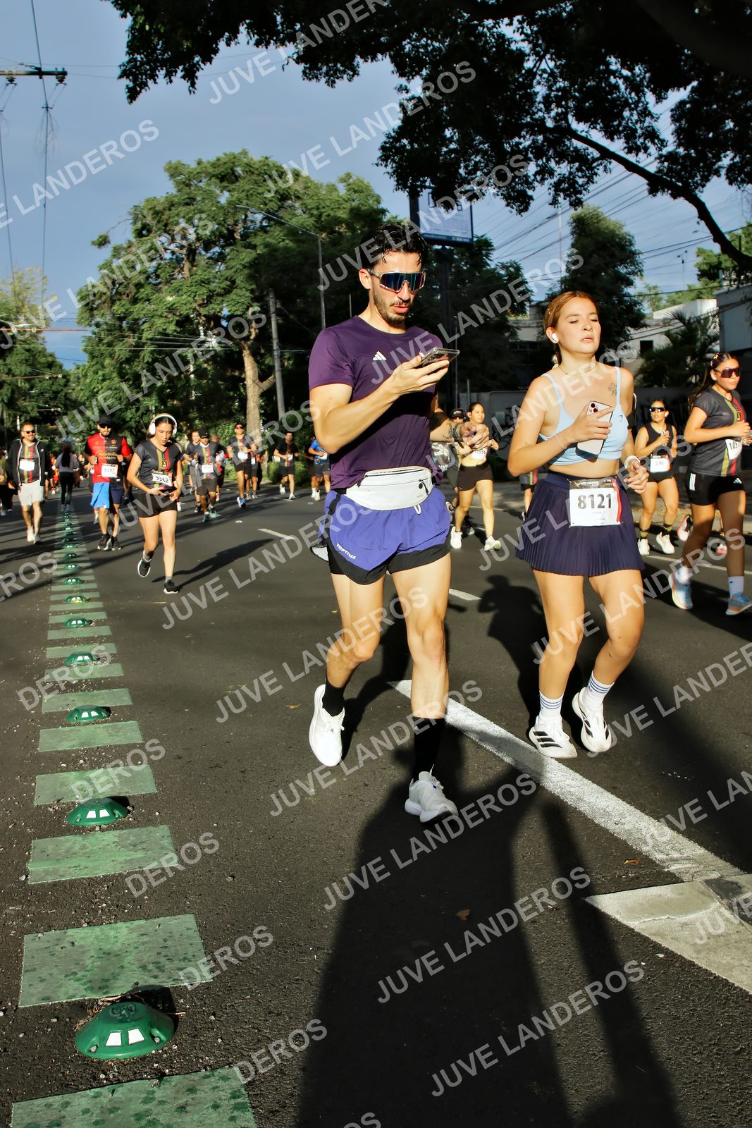 Foto de la X Carrera Leones Negros Red Cola 2026 en Rectoría General de la UdeG, Av. Juárez 976 (meta en Av. Enrique Díaz de León y Pedro Moreno), Guadalajara a las 07:50 · dorsal 8121