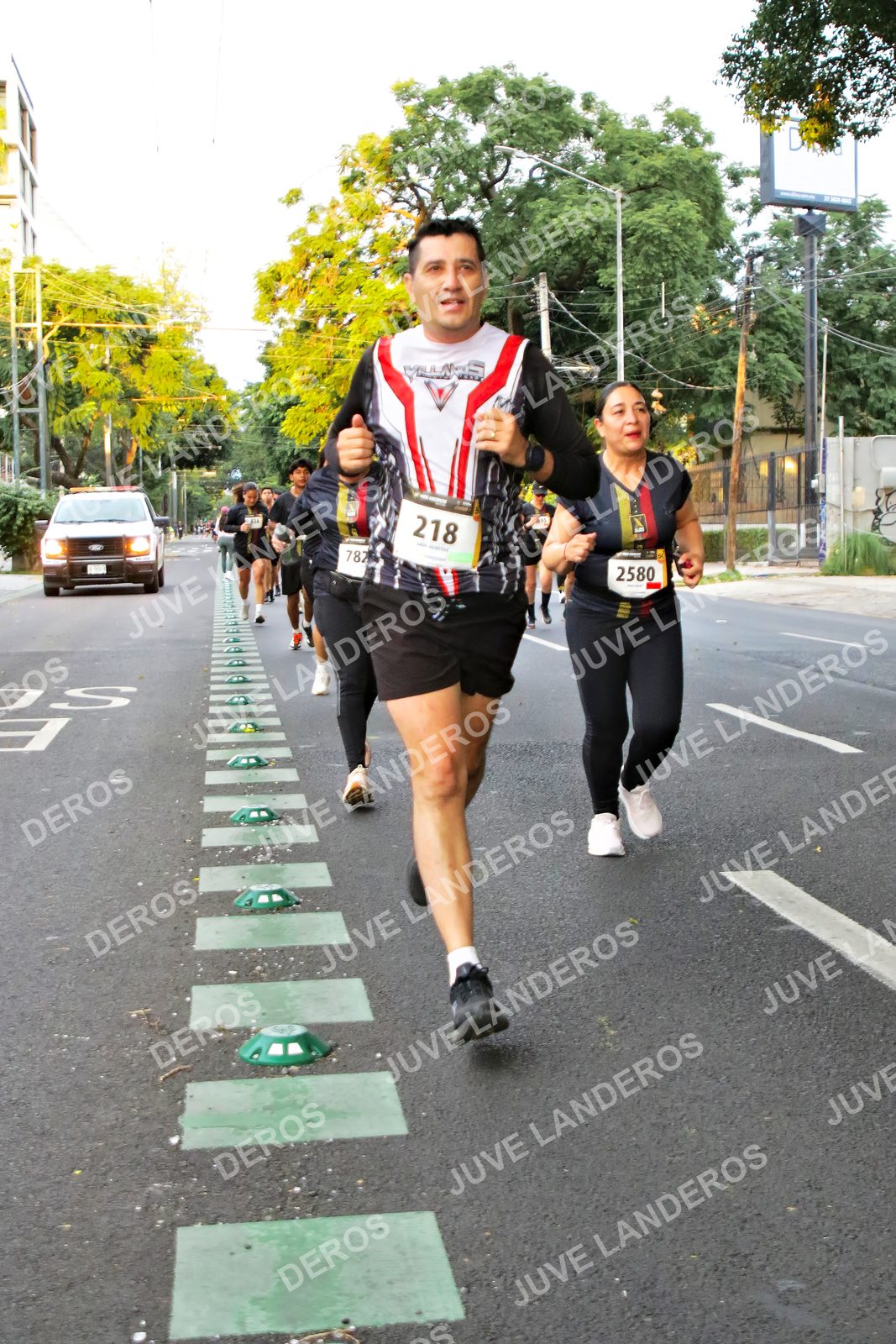 Foto de la X Carrera Leones Negros Red Cola 2026 en Rectoría General de la UdeG, Av. Juárez 976 (meta en Av. Enrique Díaz de León y Pedro Moreno), Guadalajara a las 05:05 · dorsal 2580, 218, 782