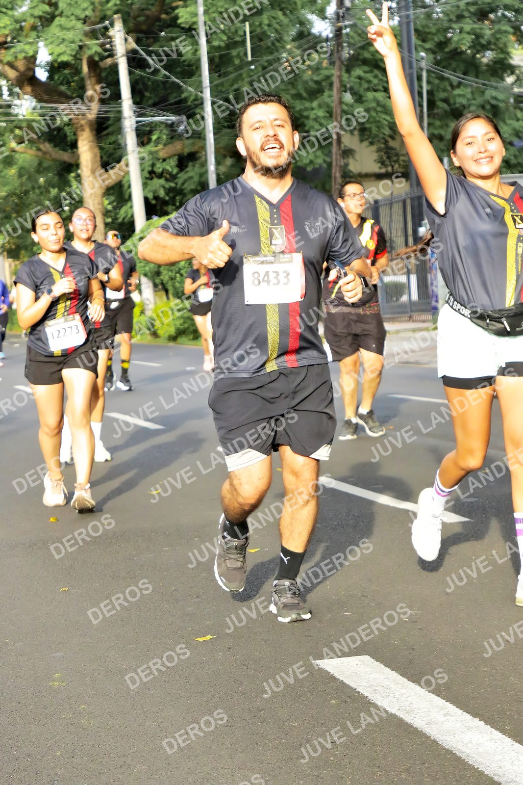 Foto de la X Carrera Leones Negros Red Cola 2026 en Rectoría General de la UdeG, Av. Juárez 976 (meta en Av. Enrique Díaz de León y Pedro Moreno), Guadalajara a las 08:03 · dorsal 8433, 12273