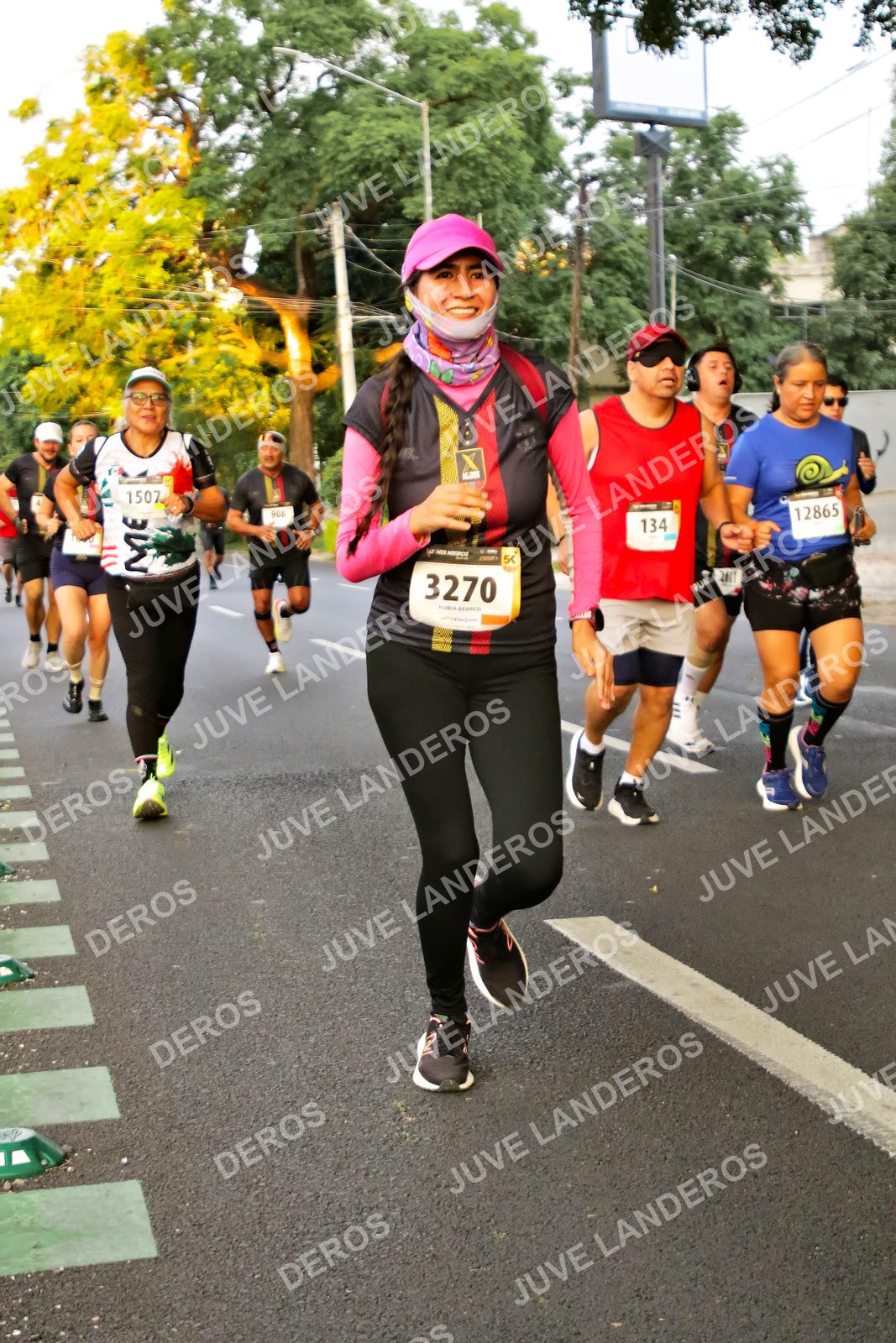 Foto de la X Carrera Leones Negros Red Cola 2026 en Rectoría General de la UdeG, Av. Juárez 976 (meta en Av. Enrique Díaz de León y Pedro Moreno), Guadalajara a las 05:00 · dorsal 3270, 134, 1507, 12865