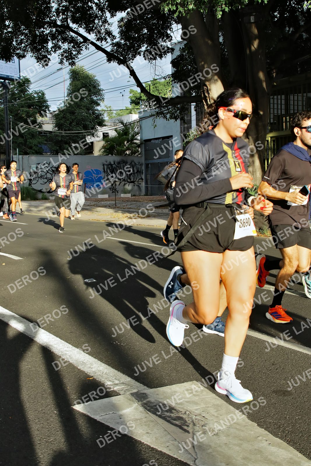 Foto de la X Carrera Leones Negros Red Cola 2026 en Rectoría General de la UdeG, Av. Juárez 976 (meta en Av. Enrique Díaz de León y Pedro Moreno), Guadalajara a las 07:45
