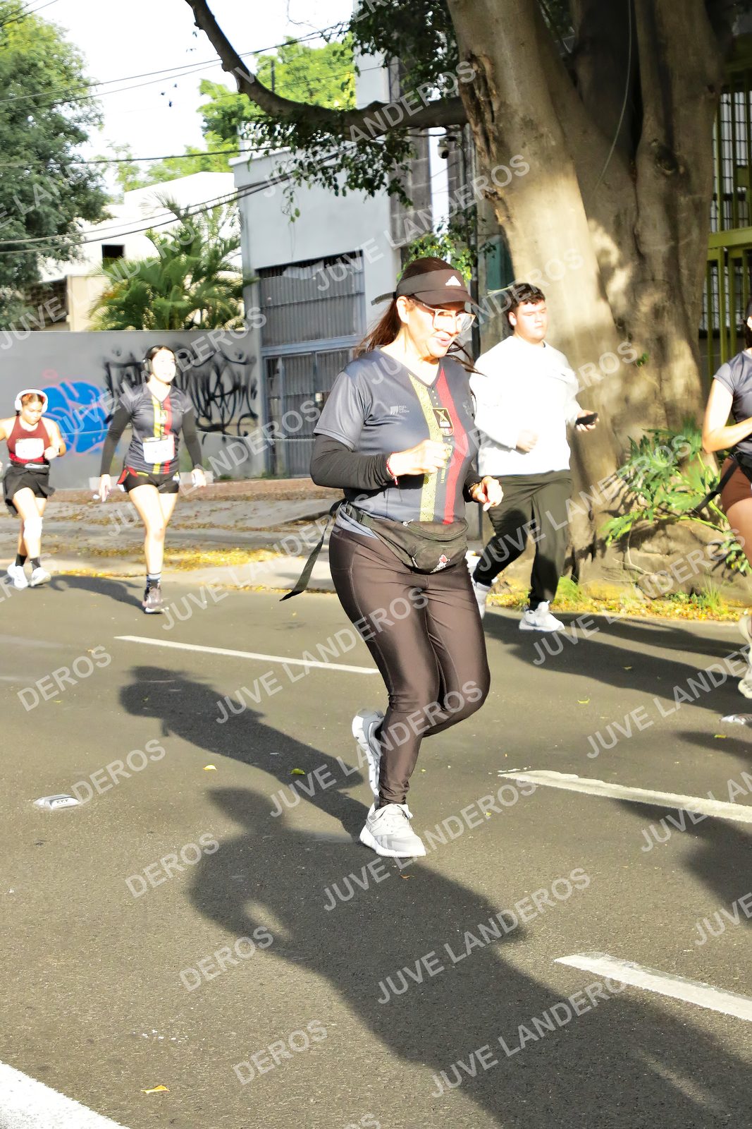 Foto de la X Carrera Leones Negros Red Cola 2026 en Rectoría General de la UdeG, Av. Juárez 976 (meta en Av. Enrique Díaz de León y Pedro Moreno), Guadalajara a las 08:01