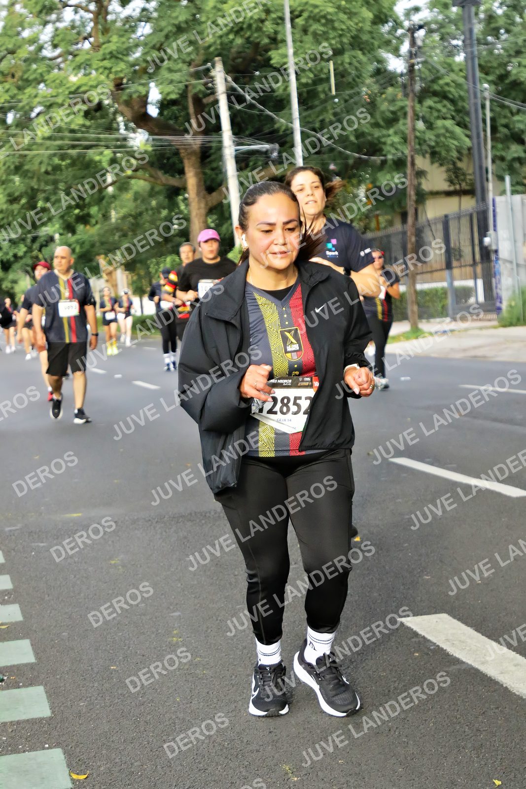 Foto de la X Carrera Leones Negros Red Cola 2026 en Rectoría General de la UdeG, Av. Juárez 976 (meta en Av. Enrique Díaz de León y Pedro Moreno), Guadalajara a las 08:09 · dorsal 2852