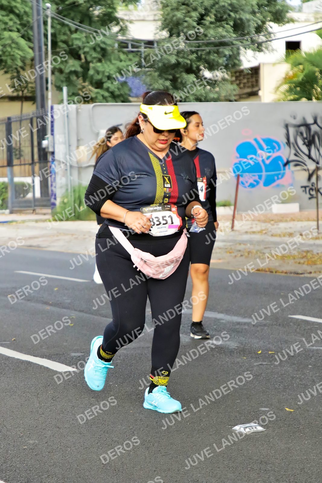Foto de la X Carrera Leones Negros Red Cola 2026 en Rectoría General de la UdeG, Av. Juárez 976 (meta en Av. Enrique Díaz de León y Pedro Moreno), Guadalajara a las 08:20 · dorsal 8351